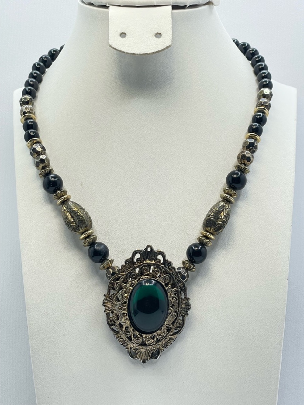 Vintage Korea Gold Tone Green Cat Eye Pendant Statement Necklace